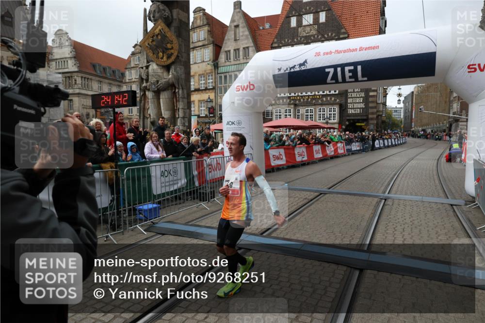 05.10.2025 - 20. swb-Marathon Bremen Yannick Fuchs http://msf.ph/oto/9268251 05.10.2025 12:12:32 Ziel 49 meine-sportfotos.de