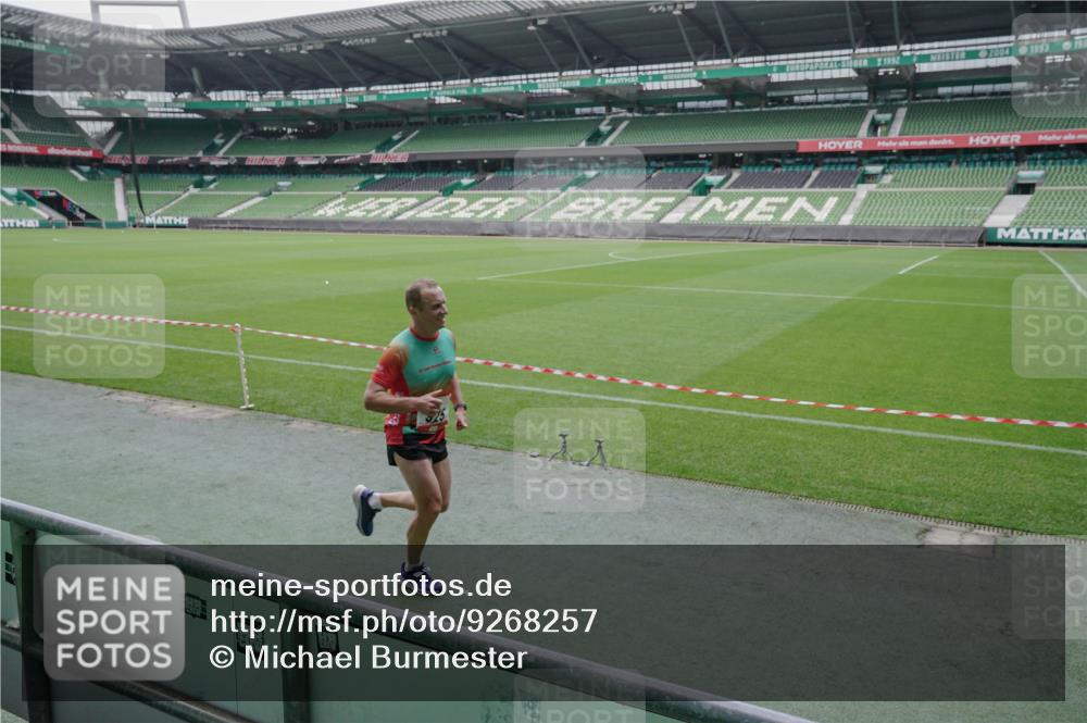 05.10.2025 - 20. swb-Marathon Bremen Michael Burmester http://msf.ph/oto/9268257 05.10.2025 12:34:38 Laufen im Stadion 328, 870, 925, 993, 1034, 1221, 1339, 1444, 2151, 3552, 5608, 6927, 7442, 838, 1338, 1360, 5640, 6984, 8550, 9046 meine-sportfotos.de