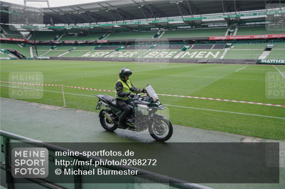05.10.2025 - 20. swb-Marathon Bremen Michael Burmester http://msf.ph/oto/9268272 05.10.2025 12:34:45 Laufen im Stadion 328, 870, 925, 1034, 1221, 1232, 1339, 1444, 2151, 5608, 6927, 838, 993, 1338, 3552, 5640, 6984, 7442, 8550, 9046 meine-sportfotos.de