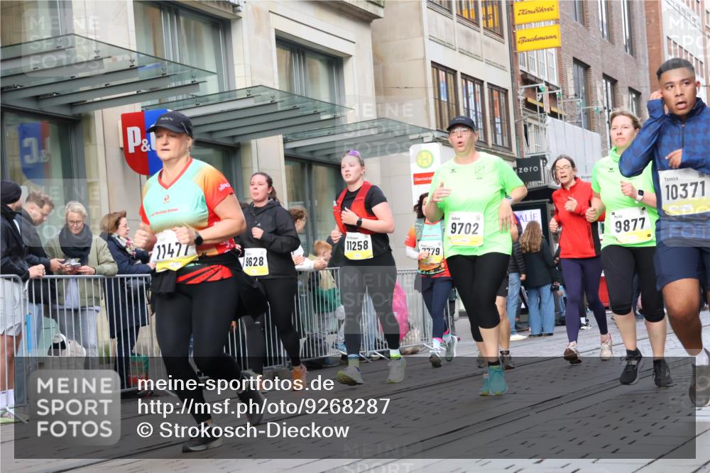 05.10.2025 - 20. swb-Marathon Bremen Strokosch-Dieckow http://msf.ph/oto/9268287 05.10.2025 11:06:53 Ziel 7779, 9180, 9217, 9265, 9334, 9491, 9628, 9702, 9757, 9877, 9890, 9901, 10193, 10286, 10330, 10332, 10371, 10582, 10632, 10788, 10824, 10836, 10902, 10991, 11122, 11131, 11258, 11329, 11477, 11709, 7779, 9180, 9217, 9265, 9334, 9491, 9628, 9702, 9757, 9877, 9890, 9901, 10193, 10286, 10330, 10332, 10371, 10582, 10632, 10788, 10824, 10836, 10902, 10991, 11122, 11131, 11709 meine-sportfotos.de
