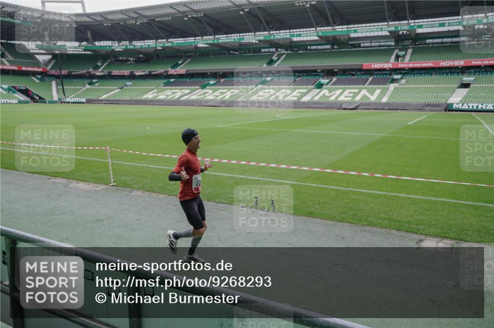 05.10.2025 - 20. swb-Marathon Bremen Michael Burmester http://msf.ph/oto/9268293 05.10.2025 12:34:48 Laufen im Stadion 328, 870, 925, 1034, 1221, 1232, 1444, 2151, 5608, 6927, 838, 993, 1338, 1339, 3552, 5640, 6984, 7442 meine-sportfotos.de