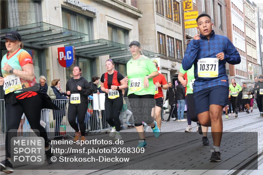 05.10.2025 - 20. swb-Marathon Bremen Strokosch-Dieckow http://msf.ph/oto/9268309 05.10.2025 11:06:53 Ziel 7779, 9180, 9217, 9265, 9334, 9491, 9628, 9702, 9757, 9877, 9890, 9901, 10193, 10286, 10330, 10332, 10371, 10582, 10632, 10788, 10824, 10836, 10902, 10991, 11122, 11131, 11258, 11329, 11477, 11709, 7779, 9180, 9217, 9265, 9334, 9491, 9628, 9702, 9757, 9877, 9890, 9901, 10193, 10286, 10330, 10332, 10371, 10582, 10632, 10788, 10824, 10836, 10902, 10991, 11122, 11131, 11709 meine-sportfotos.de
