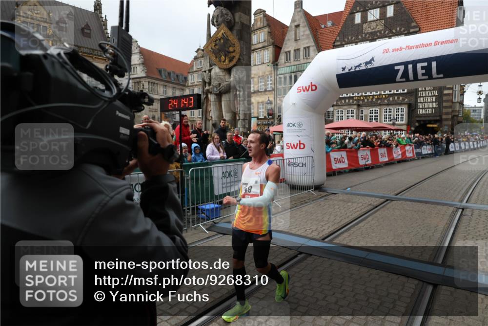 05.10.2025 - 20. swb-Marathon Bremen Yannick Fuchs http://msf.ph/oto/9268310 05.10.2025 12:12:33 Ziel 49 meine-sportfotos.de