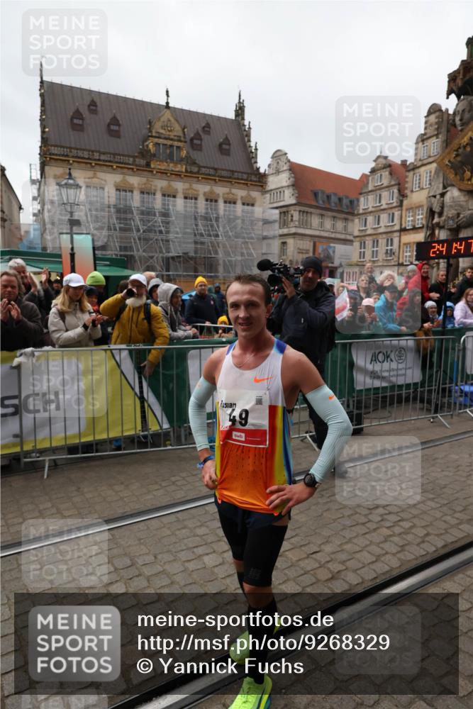05.10.2025 - 20. swb-Marathon Bremen Yannick Fuchs http://msf.ph/oto/9268329 05.10.2025 12:12:37 Ziel  meine-sportfotos.de