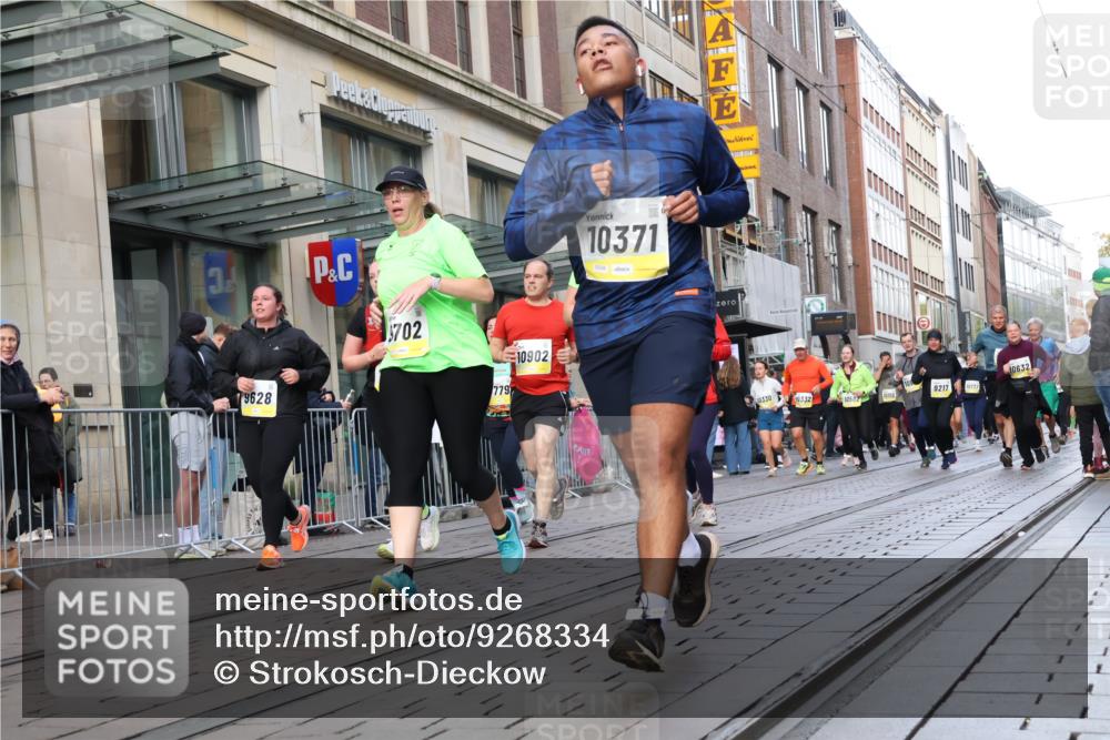 05.10.2025 - 20. swb-Marathon Bremen Strokosch-Dieckow http://msf.ph/oto/9268334 05.10.2025 11:06:54 Ziel 7779, 9180, 9217, 9265, 9334, 9483, 9491, 9628, 9702, 9757, 9877, 9890, 9901, 10160, 10193, 10286, 10330, 10332, 10371, 10582, 10632, 10737, 10788, 10824, 10836, 10902, 10991, 11122, 11131, 11258, 11329, 11477, 11709, 7779, 9180, 9217, 9265, 9334, 9483, 9491, 9628, 9702, 9757, 9877, 9890, 9901, 10160, 10193, 10286, 10330, 10332, 10371, 10582, 10632, 10737, 10788, 10824, 10836, 10902, 10991, 11122, 11131, 11709 meine-sportfotos.de