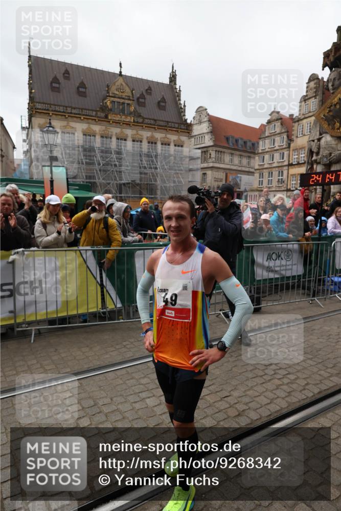 05.10.2025 - 20. swb-Marathon Bremen Yannick Fuchs http://msf.ph/oto/9268342 05.10.2025 12:12:37 Ziel  meine-sportfotos.de