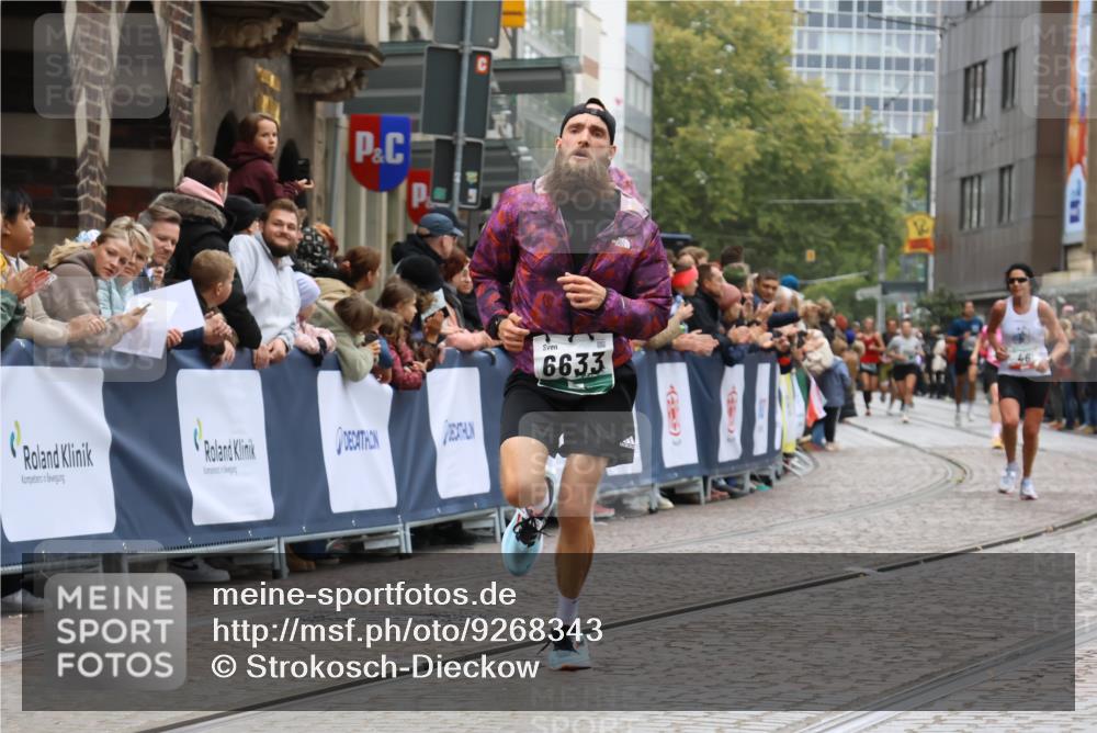 05.10.2025 - 20. swb-Marathon Bremen Strokosch-Dieckow http://msf.ph/oto/9268343 05.10.2025 13:00:25 Ziel 46, 2118, 6633, 7949 meine-sportfotos.de