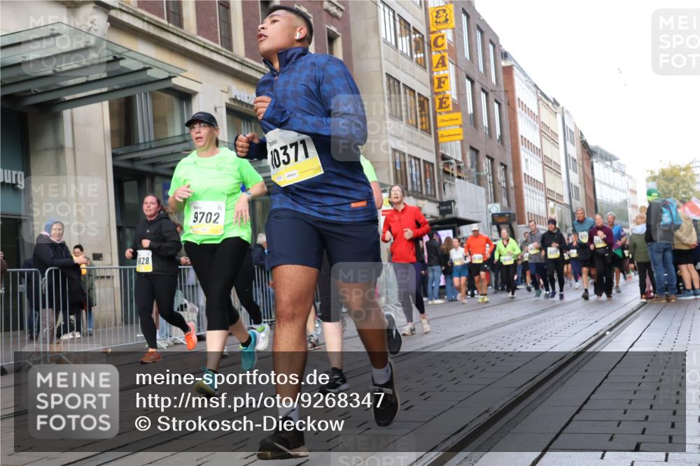 05.10.2025 - 20. swb-Marathon Bremen Strokosch-Dieckow http://msf.ph/oto/9268347 05.10.2025 11:06:54 Ziel 7779, 9180, 9217, 9265, 9334, 9483, 9491, 9628, 9702, 9757, 9877, 9890, 9901, 10160, 10193, 10286, 10330, 10332, 10371, 10582, 10632, 10737, 10788, 10824, 10836, 10902, 10991, 11122, 11131, 11258, 11329, 11477, 11709, 7779, 9180, 9217, 9265, 9334, 9483, 9491, 9628, 9702, 9757, 9877, 9890, 9901, 10160, 10193, 10286, 10330, 10332, 10371, 10582, 10632, 10737, 10788, 10824, 10836, 10902, 10991, 11122, 11131, 11709 meine-sportfotos.de