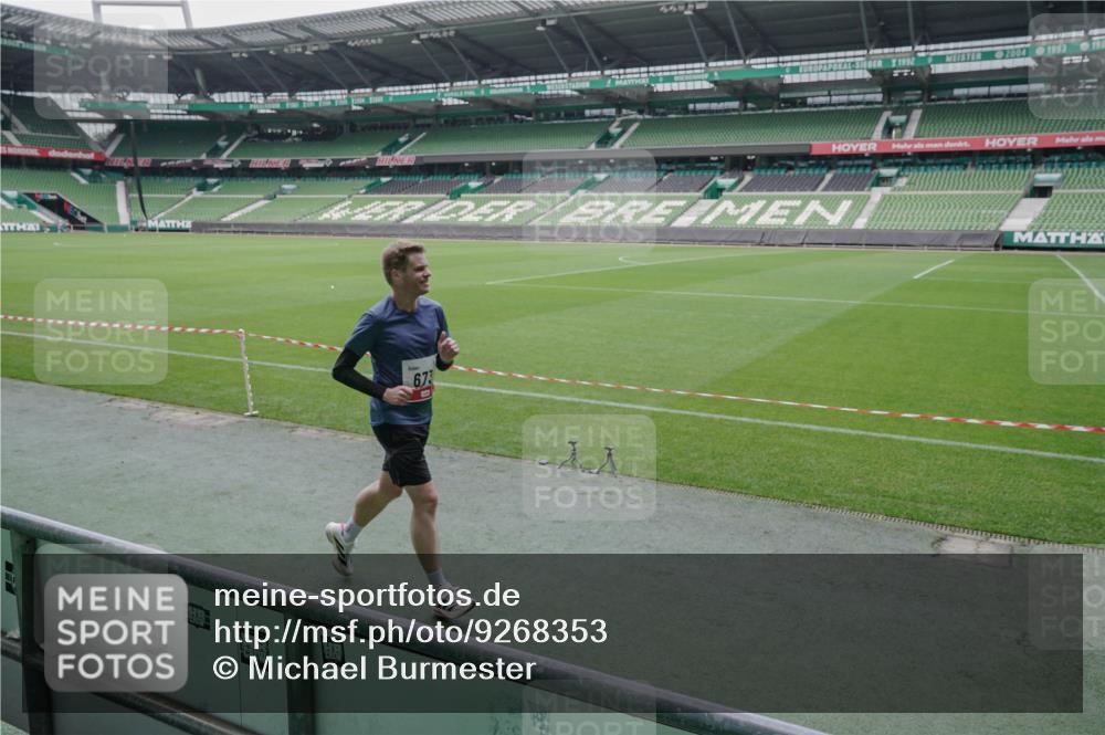 05.10.2025 - 20. swb-Marathon Bremen Michael Burmester http://msf.ph/oto/9268353 05.10.2025 12:35:09 Laufen im Stadion 235, 328, 673, 870, 925, 1221, 1232, 2129, 5608, 6927, 1034, 1444, 2151 meine-sportfotos.de