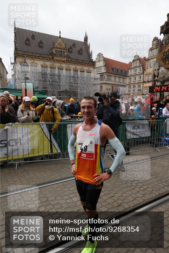 05.10.2025 - 20. swb-Marathon Bremen Yannick Fuchs http://msf.ph/oto/9268354 05.10.2025 12:12:37 Ziel  meine-sportfotos.de