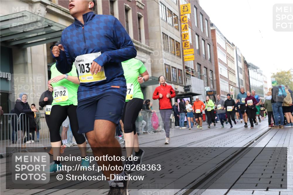 05.10.2025 - 20. swb-Marathon Bremen Strokosch-Dieckow http://msf.ph/oto/9268363 05.10.2025 11:06:55 Ziel 7779, 9180, 9217, 9265, 9334, 9483, 9491, 9628, 9702, 9757, 9877, 9890, 9901, 10160, 10193, 10223, 10286, 10330, 10332, 10371, 10582, 10632, 10737, 10788, 10824, 10836, 10902, 10991, 11122, 11258, 11329, 11384, 11477, 11529, 11709, 7779, 9180, 9217, 9265, 9334, 9483, 9491, 9628, 9702, 9757, 9877, 9890, 9901, 10160, 10193, 10223, 10286, 10330, 10332, 10371, 10582, 10632, 10737, 10788, 10824, 10836, 10902, 10991, 11122, 11709 meine-sportfotos.de
