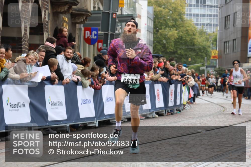 05.10.2025 - 20. swb-Marathon Bremen Strokosch-Dieckow http://msf.ph/oto/9268371 05.10.2025 13:00:25 Ziel 46, 2118, 6633, 7949 meine-sportfotos.de