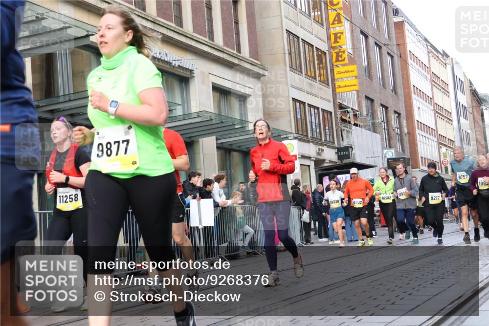 05.10.2025 - 20. swb-Marathon Bremen Strokosch-Dieckow http://msf.ph/oto/9268376 05.10.2025 11:06:55 Ziel 7779, 9180, 9217, 9265, 9334, 9483, 9491, 9628, 9702, 9757, 9877, 9890, 9901, 10160, 10193, 10223, 10286, 10330, 10332, 10371, 10582, 10632, 10737, 10788, 10824, 10836, 10902, 10991, 11122, 11258, 11329, 11384, 11477, 11529, 11709, 7779, 9180, 9217, 9265, 9334, 9483, 9491, 9628, 9702, 9757, 9877, 9890, 9901, 10160, 10193, 10223, 10286, 10330, 10332, 10371, 10582, 10632, 10737, 10788, 10824, 10836, 10902, 10991, 11122, 11709 meine-sportfotos.de
