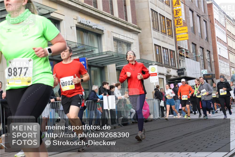 05.10.2025 - 20. swb-Marathon Bremen Strokosch-Dieckow http://msf.ph/oto/9268390 05.10.2025 11:06:55 Ziel 7779, 9180, 9217, 9265, 9334, 9483, 9491, 9628, 9702, 9757, 9877, 9890, 9901, 10160, 10193, 10223, 10286, 10330, 10332, 10371, 10582, 10632, 10737, 10788, 10824, 10836, 10902, 10991, 11122, 11258, 11329, 11384, 11477, 11529, 11709, 7779, 9180, 9217, 9265, 9334, 9483, 9491, 9628, 9702, 9757, 9877, 9890, 9901, 10160, 10193, 10223, 10286, 10330, 10332, 10371, 10582, 10632, 10737, 10788, 10824, 10836, 10902, 10991, 11122, 11709 meine-sportfotos.de