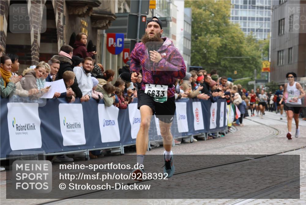 05.10.2025 - 20. swb-Marathon Bremen Strokosch-Dieckow http://msf.ph/oto/9268392 05.10.2025 13:00:25 Ziel 46, 2118, 6633, 7949 meine-sportfotos.de