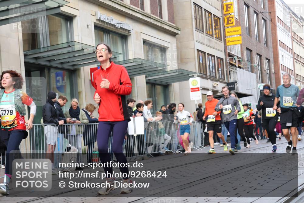 05.10.2025 - 20. swb-Marathon Bremen Strokosch-Dieckow http://msf.ph/oto/9268424 05.10.2025 11:06:56 Ziel 7779, 9180, 9217, 9265, 9334, 9483, 9491, 9628, 9702, 9757, 9877, 9890, 10160, 10193, 10223, 10286, 10330, 10332, 10371, 10582, 10632, 10737, 10788, 10824, 10836, 10854, 10902, 10991, 11122, 11258, 11262, 11329, 11384, 11477, 11529, 11709, 7779, 9180, 9217, 9265, 9334, 9483, 9491, 9628, 9702, 9757, 9877, 9890, 10160, 10193, 10223, 10286, 10330, 10332, 10371, 10582, 10632, 10737, 10788, 10824, 10836, 10854, 10902, 10991, 11122, 11709 meine-sportfotos.de