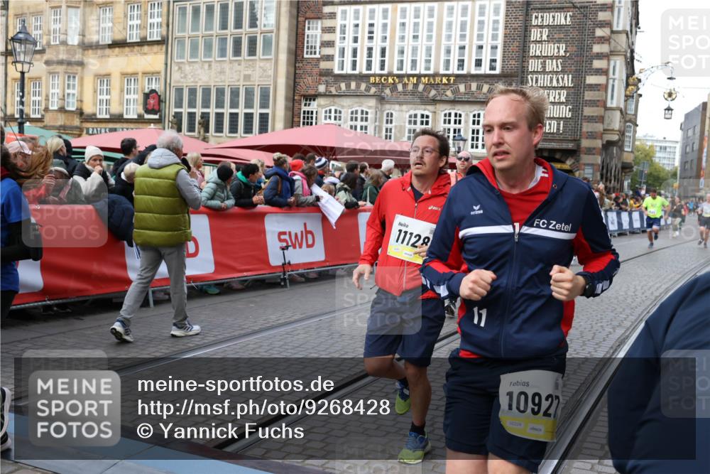 05.10.2025 - 20. swb-Marathon Bremen Yannick Fuchs http://msf.ph/oto/9268428 05.10.2025 10:52:25 Ziel 9852, 9955, 9987, 10038, 10668, 10900, 10927, 10942, 11128, 11458, 11491, 11665 meine-sportfotos.de