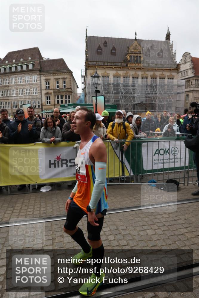 05.10.2025 - 20. swb-Marathon Bremen Yannick Fuchs http://msf.ph/oto/9268429 05.10.2025 12:12:41 Ziel  meine-sportfotos.de