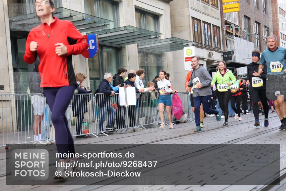 05.10.2025 - 20. swb-Marathon Bremen Strokosch-Dieckow http://msf.ph/oto/9268437 05.10.2025 11:06:57 Ziel 7779, 9180, 9217, 9265, 9334, 9483, 9491, 9628, 9702, 9757, 9877, 9890, 10037, 10160, 10193, 10223, 10286, 10330, 10332, 10371, 10582, 10632, 10737, 10788, 10824, 10836, 10854, 10902, 10991, 11122, 11258, 11262, 11329, 11384, 11477, 11529, 7779, 9180, 9217, 9265, 9334, 9483, 9491, 9628, 9702, 9757, 9877, 9890, 10037, 10160, 10193, 10223, 10286, 10330, 10332, 10371, 10582, 10632, 10737, 10788, 10824, 10836, 10854, 10902, 10991, 11122 meine-sportfotos.de