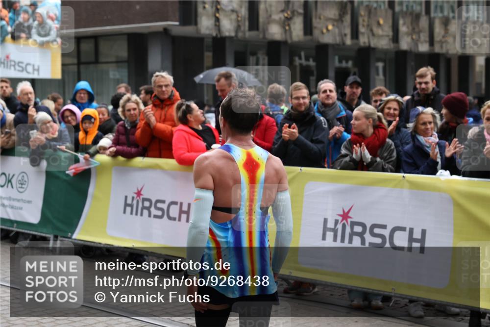 05.10.2025 - 20. swb-Marathon Bremen Yannick Fuchs http://msf.ph/oto/9268438 05.10.2025 12:12:50 Ziel  meine-sportfotos.de