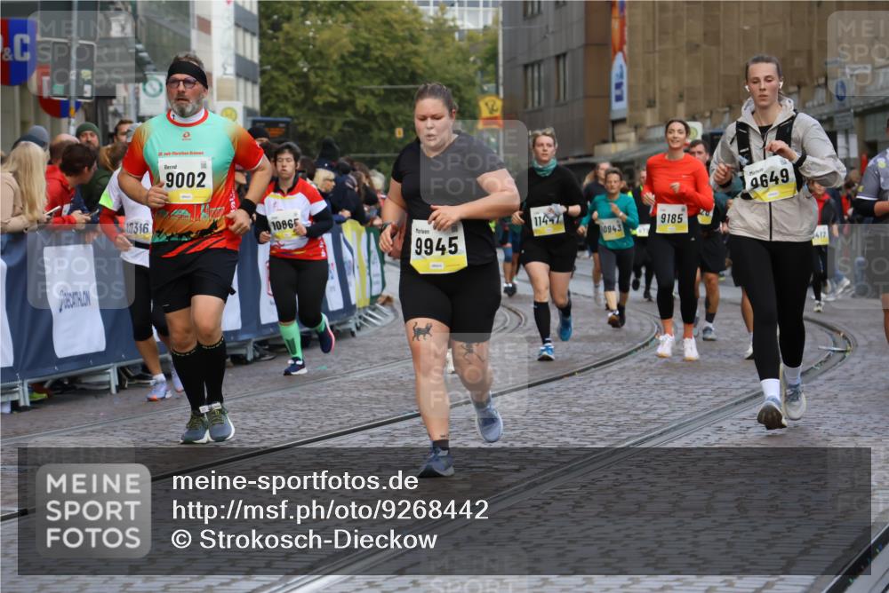 05.10.2025 - 20. swb-Marathon Bremen Strokosch-Dieckow http://msf.ph/oto/9268442 05.10.2025 11:09:23 Ziel 9002, 9493, 9649, 9848, 9892, 9945, 10074, 10214, 10295, 10865, 11037, 11218 meine-sportfotos.de