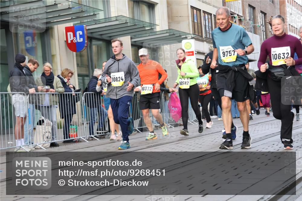 05.10.2025 - 20. swb-Marathon Bremen Strokosch-Dieckow http://msf.ph/oto/9268451 05.10.2025 11:06:58 Ziel 7779, 9180, 9217, 9265, 9334, 9483, 9491, 9628, 9702, 9757, 9780, 9877, 9890, 10037, 10160, 10193, 10223, 10286, 10330, 10332, 10371, 10582, 10632, 10737, 10788, 10824, 10836, 10854, 10902, 10991, 11122, 11159, 11258, 11262, 11329, 11384, 11477, 11529, 7779, 9180, 9217, 9265, 9334, 9483, 9491, 9628, 9702, 9757, 9780, 9877, 9890, 10037, 10160, 10193, 10223, 10286, 10330, 10332, 10371, 10582, 10632, 10737, 10788, 10824, 10836, 10854, 10902, 10991, 11122, 11159 meine-sportfotos.de