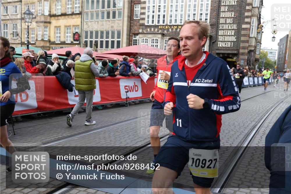05.10.2025 - 20. swb-Marathon Bremen Yannick Fuchs http://msf.ph/oto/9268452 05.10.2025 10:52:25 Ziel 9852, 9955, 9987, 10038, 10668, 10900, 10927, 10942, 11128, 11458, 11491, 11665 meine-sportfotos.de
