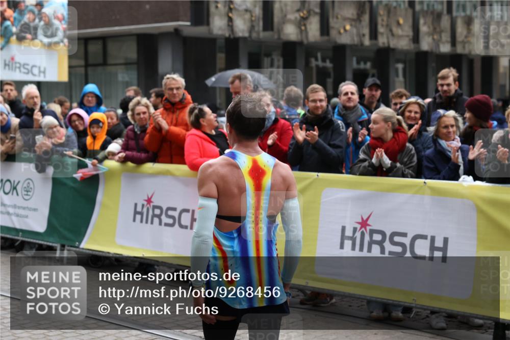 05.10.2025 - 20. swb-Marathon Bremen Yannick Fuchs http://msf.ph/oto/9268456 05.10.2025 12:12:51 Ziel  meine-sportfotos.de