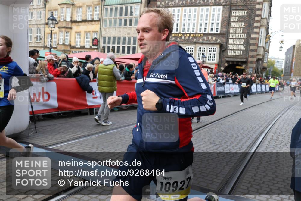 05.10.2025 - 20. swb-Marathon Bremen Yannick Fuchs http://msf.ph/oto/9268464 05.10.2025 10:52:25 Ziel 9852, 9955, 9987, 10038, 10668, 10900, 10927, 10942, 11128, 11458, 11491, 11665 meine-sportfotos.de