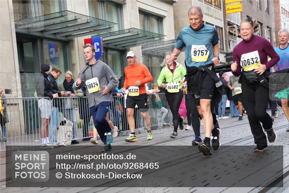 05.10.2025 - 20. swb-Marathon Bremen Strokosch-Dieckow http://msf.ph/oto/9268465 05.10.2025 11:06:58 Ziel 7779, 9180, 9217, 9265, 9334, 9483, 9491, 9628, 9702, 9757, 9780, 9877, 9890, 10037, 10160, 10193, 10223, 10286, 10330, 10332, 10371, 10582, 10632, 10737, 10788, 10824, 10836, 10854, 10902, 10991, 11122, 11159, 11258, 11262, 11329, 11384, 11477, 11529, 7779, 9180, 9217, 9265, 9334, 9483, 9491, 9628, 9702, 9757, 9780, 9877, 9890, 10037, 10160, 10193, 10223, 10286, 10330, 10332, 10371, 10582, 10632, 10737, 10788, 10824, 10836, 10854, 10902, 10991, 11122, 11159 meine-sportfotos.de