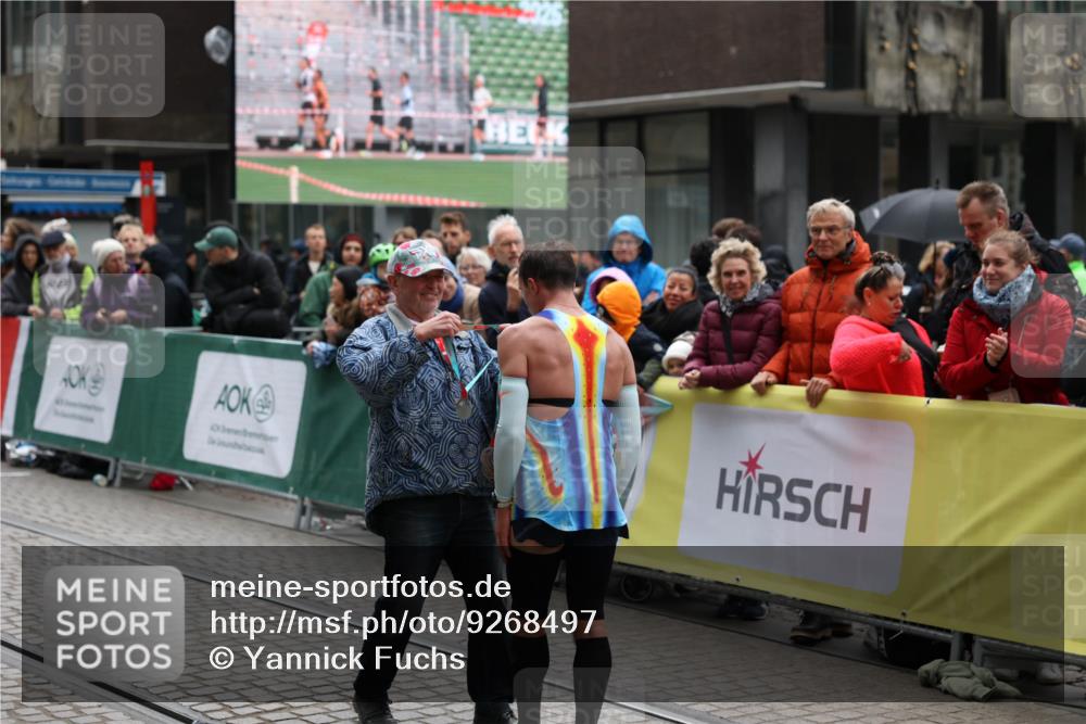 05.10.2025 - 20. swb-Marathon Bremen Yannick Fuchs http://msf.ph/oto/9268497 05.10.2025 12:12:58 Ziel  meine-sportfotos.de