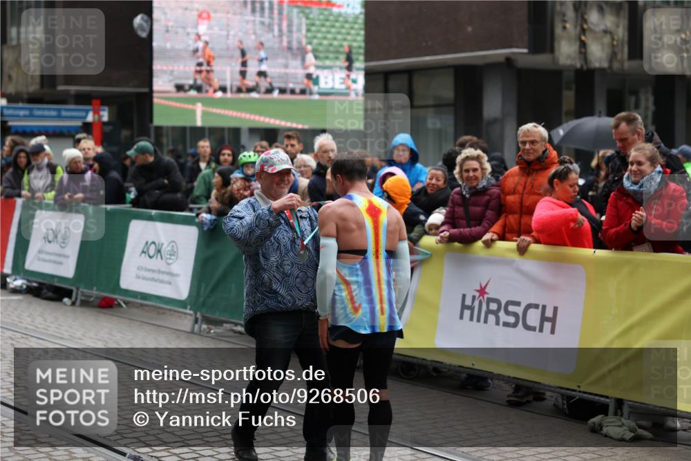 05.10.2025 - 20. swb-Marathon Bremen Yannick Fuchs http://msf.ph/oto/9268506 05.10.2025 12:12:58 Ziel  meine-sportfotos.de