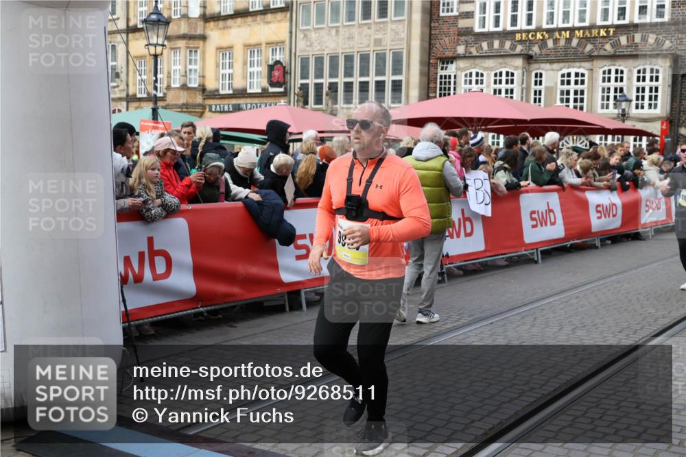 05.10.2025 - 20. swb-Marathon Bremen Yannick Fuchs http://msf.ph/oto/9268511 05.10.2025 10:52:27 Ziel 9584, 9955, 9987, 10038, 10507, 10719, 10900, 10927, 10942, 11128, 11458, 11491, 11665 meine-sportfotos.de