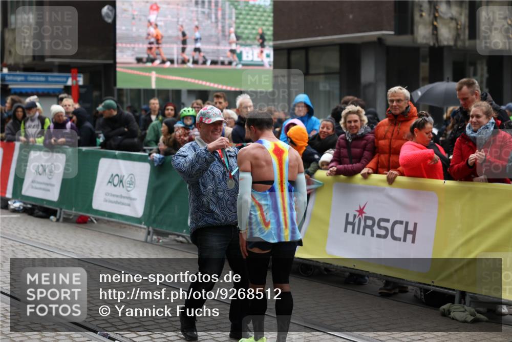 05.10.2025 - 20. swb-Marathon Bremen Yannick Fuchs http://msf.ph/oto/9268512 05.10.2025 12:12:58 Ziel  meine-sportfotos.de