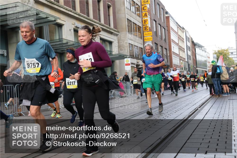 05.10.2025 - 20. swb-Marathon Bremen Strokosch-Dieckow http://msf.ph/oto/9268521 05.10.2025 11:06:59 Ziel 7779, 9180, 9217, 9265, 9334, 9483, 9491, 9628, 9702, 9757, 9780, 9877, 9890, 10037, 10160, 10193, 10223, 10286, 10330, 10332, 10371, 10582, 10632, 10737, 10824, 10836, 10854, 10902, 10991, 11122, 11159, 11258, 11262, 11329, 11384, 11477, 11529, 7779, 9180, 9217, 9265, 9334, 9483, 9491, 9628, 9702, 9757, 9780, 9877, 9890, 10037, 10160, 10193, 10223, 10286, 10330, 10332, 10371, 10582, 10632, 10737, 10824, 10836, 10854, 10902, 10991, 11122, 11159 meine-sportfotos.de