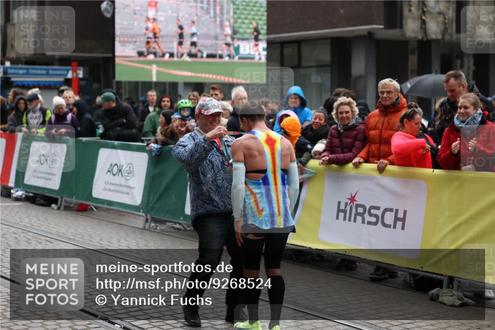 05.10.2025 - 20. swb-Marathon Bremen Yannick Fuchs http://msf.ph/oto/9268524 05.10.2025 12:12:58 Ziel  meine-sportfotos.de
