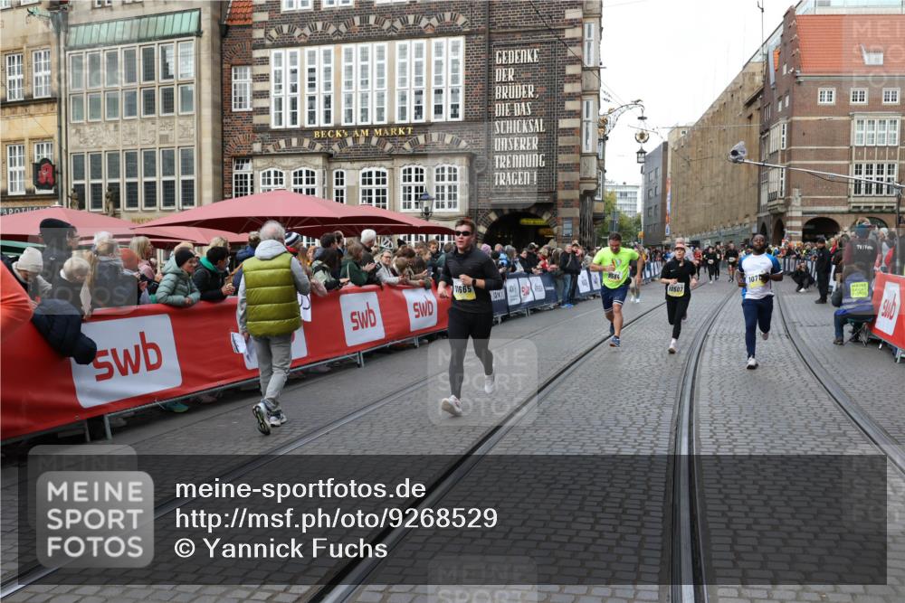 05.10.2025 - 20. swb-Marathon Bremen Yannick Fuchs http://msf.ph/oto/9268529 05.10.2025 10:52:27 Ziel 9584, 9955, 9987, 10038, 10507, 10719, 10900, 10927, 10942, 11128, 11458, 11491, 11665 meine-sportfotos.de