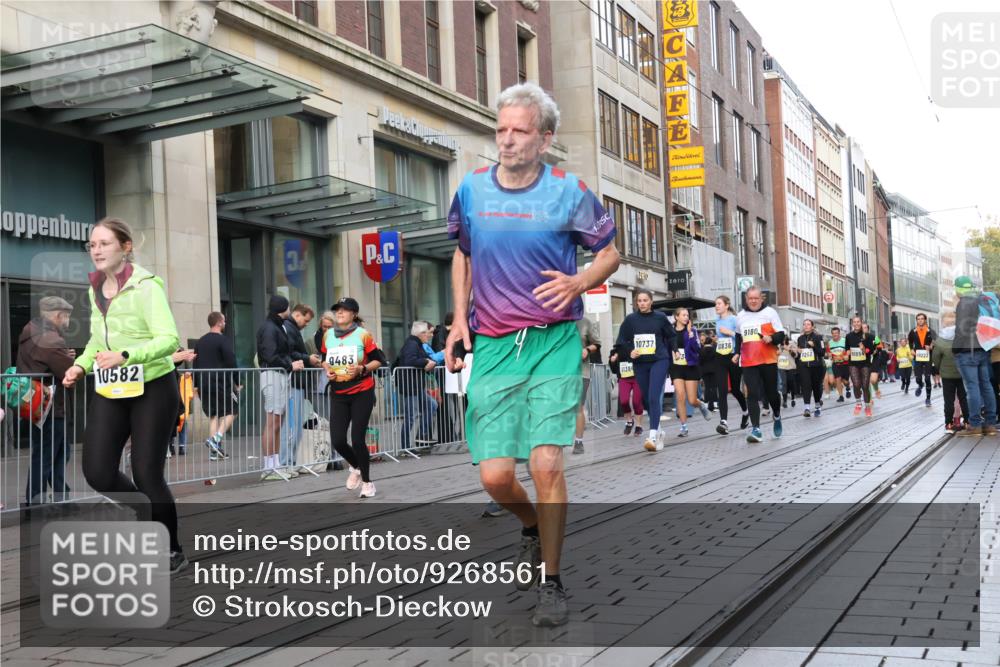 05.10.2025 - 20. swb-Marathon Bremen Strokosch-Dieckow http://msf.ph/oto/9268561 05.10.2025 11:07:01 Ziel 7779, 9180, 9217, 9265, 9334, 9483, 9491, 9628, 9702, 9757, 9780, 9877, 10037, 10160, 10223, 10286, 10330, 10332, 10371, 10582, 10632, 10737, 10776, 10824, 10836, 10854, 10902, 11122, 11159, 11258, 11262, 11329, 11384, 11477, 11529, 11584, 7779, 9180, 9217, 9265, 9334, 9483, 9491, 9628, 9702, 9757, 9780, 9877, 10037, 10160, 10223, 10286, 10330, 10332, 10371, 10582, 10632, 10737, 10776, 10824, 10836, 10854, 10902, 11122, 11159 meine-sportfotos.de