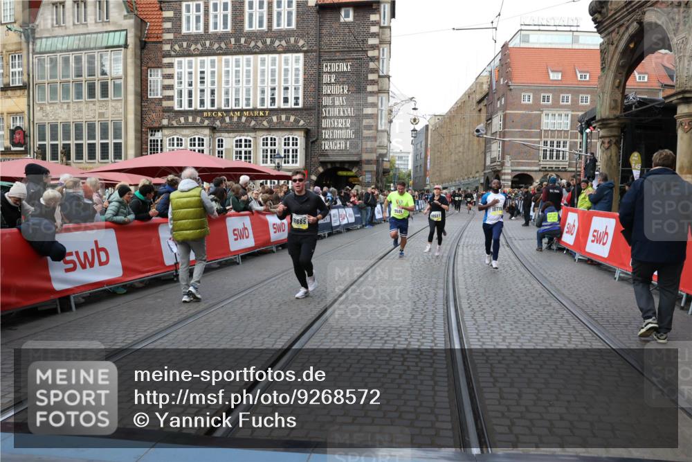 05.10.2025 - 20. swb-Marathon Bremen Yannick Fuchs http://msf.ph/oto/9268572 05.10.2025 10:52:27 Ziel 9584, 9955, 9987, 10038, 10507, 10719, 10900, 10927, 10942, 11128, 11458, 11491, 11665 meine-sportfotos.de