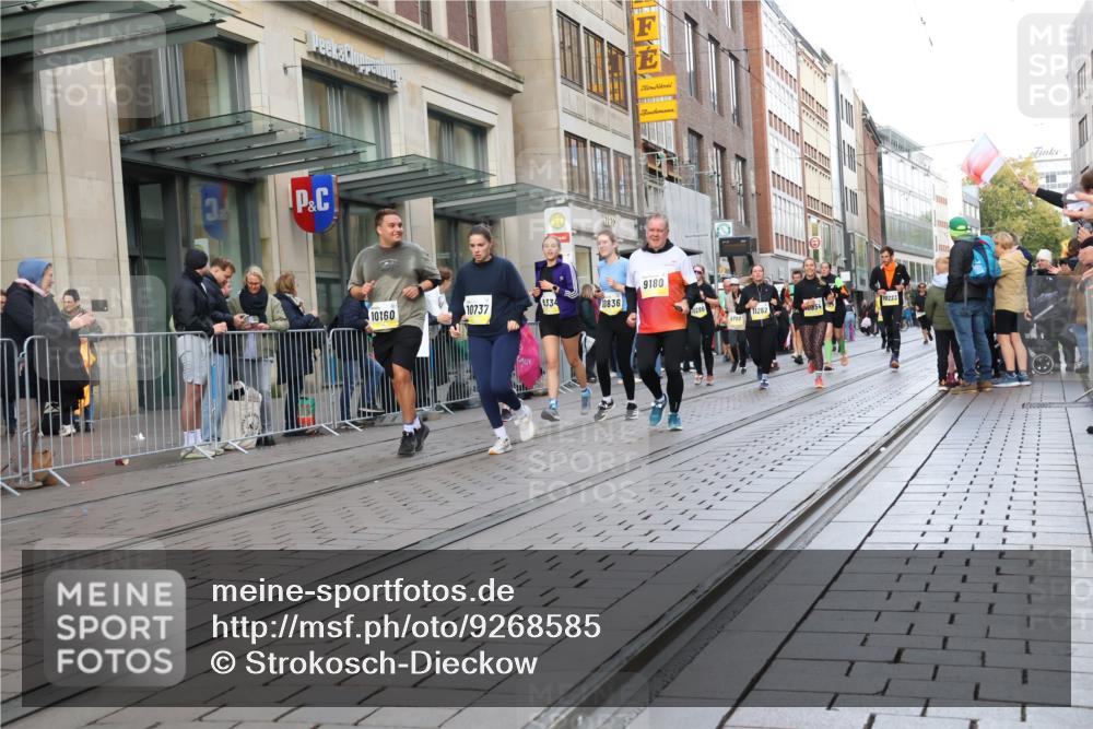 05.10.2025 - 20. swb-Marathon Bremen Strokosch-Dieckow http://msf.ph/oto/9268585 05.10.2025 11:07:02 Ziel 7779, 9180, 9217, 9265, 9334, 9483, 9628, 9702, 9757, 9780, 9877, 10037, 10160, 10223, 10286, 10330, 10332, 10371, 10582, 10585, 10632, 10737, 10776, 10824, 10836, 10854, 10902, 11122, 11159, 11258, 11262, 11329, 11384, 11477, 11529, 11584, 7779, 9180, 9217, 9265, 9334, 9483, 9628, 9702, 9757, 9780, 9877, 10037, 10160, 10223, 10286, 10330, 10332, 10371, 10582, 10585, 10632, 10737, 10776, 10824, 10836, 10854, 10902, 11122, 11159 meine-sportfotos.de