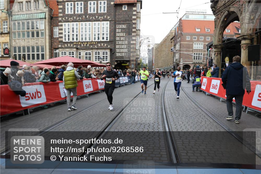05.10.2025 - 20. swb-Marathon Bremen Yannick Fuchs http://msf.ph/oto/9268586 05.10.2025 10:52:27 Ziel 9584, 9955, 9987, 10038, 10507, 10719, 10900, 10927, 10942, 11128, 11458, 11491, 11665 meine-sportfotos.de
