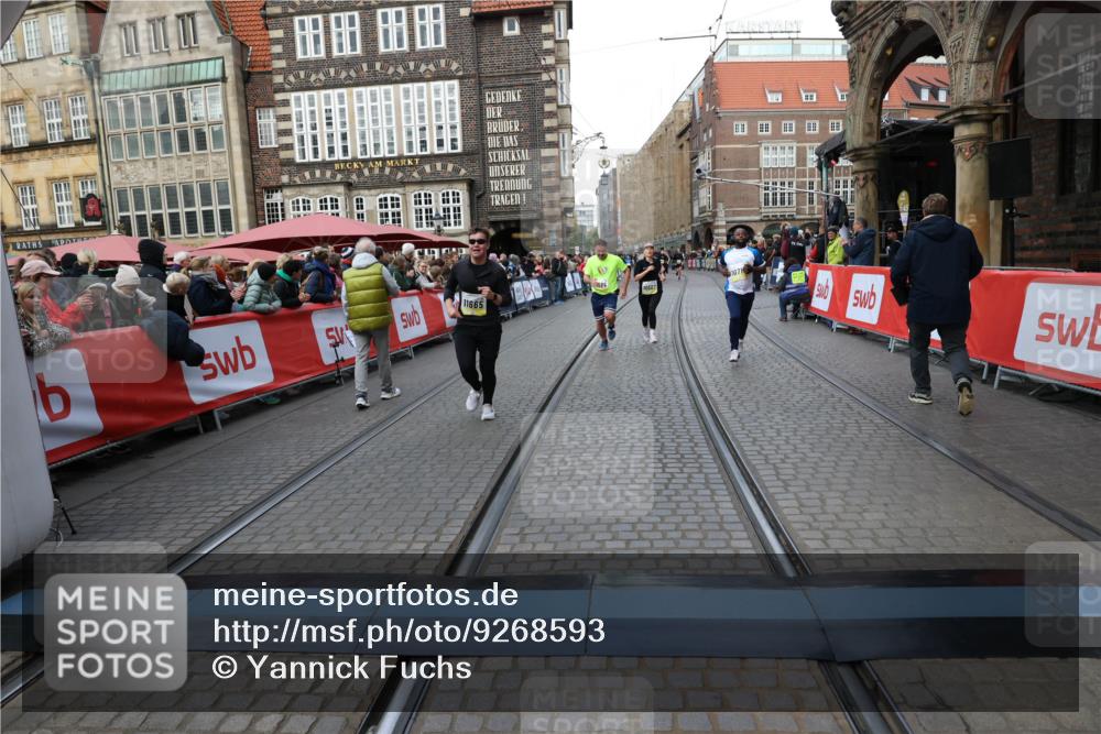 05.10.2025 - 20. swb-Marathon Bremen Yannick Fuchs http://msf.ph/oto/9268593 05.10.2025 10:52:28 Ziel 9584, 9955, 9987, 10038, 10507, 10719, 10900, 10927, 10942, 11128, 11458, 11491, 11665 meine-sportfotos.de