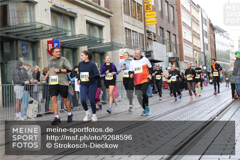 05.10.2025 - 20. swb-Marathon Bremen Strokosch-Dieckow http://msf.ph/oto/9268596 05.10.2025 11:07:02 Ziel 7779, 9180, 9217, 9265, 9334, 9483, 9628, 9702, 9757, 9780, 9877, 10037, 10160, 10223, 10286, 10330, 10332, 10371, 10582, 10585, 10632, 10737, 10776, 10824, 10836, 10854, 10902, 11122, 11159, 11258, 11262, 11329, 11384, 11477, 11529, 11584, 7779, 9180, 9217, 9265, 9334, 9483, 9628, 9702, 9757, 9780, 9877, 10037, 10160, 10223, 10286, 10330, 10332, 10371, 10582, 10585, 10632, 10737, 10776, 10824, 10836, 10854, 10902, 11122, 11159 meine-sportfotos.de