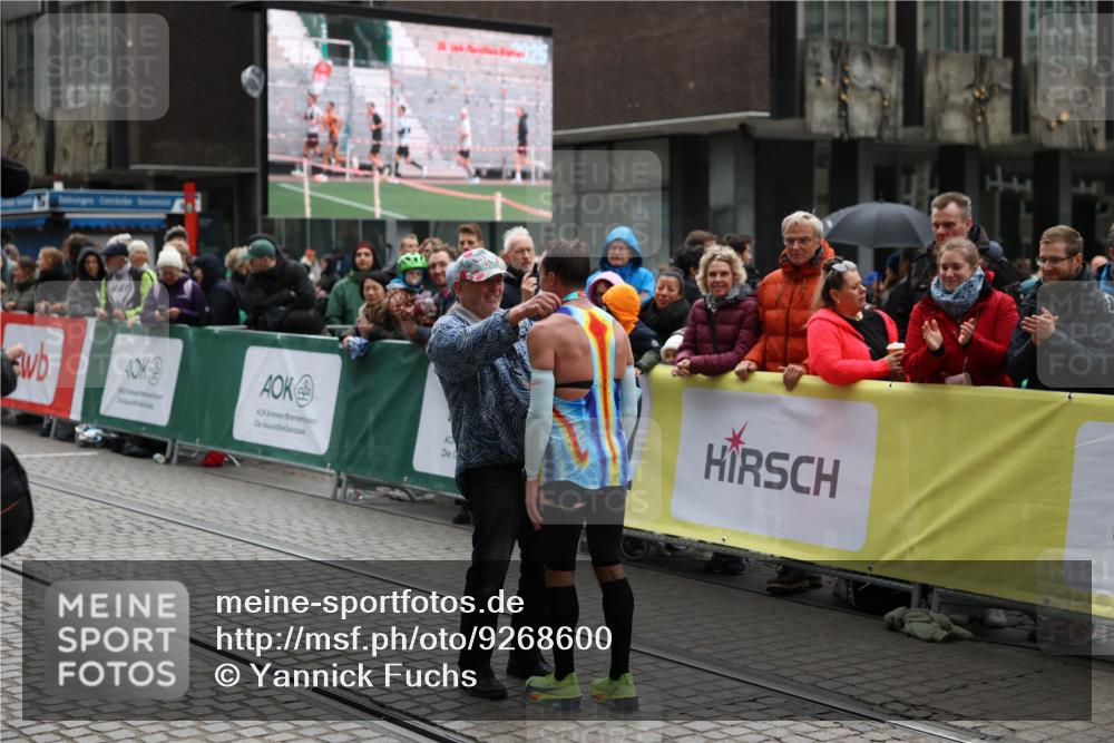 05.10.2025 - 20. swb-Marathon Bremen Yannick Fuchs http://msf.ph/oto/9268600 05.10.2025 12:13:00 Ziel  meine-sportfotos.de