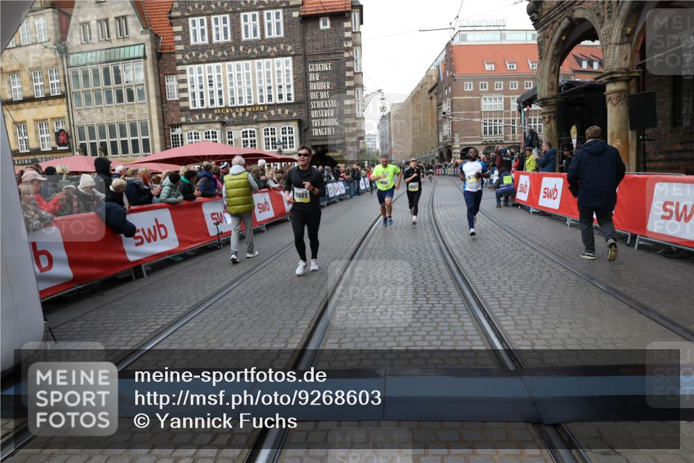05.10.2025 - 20. swb-Marathon Bremen Yannick Fuchs http://msf.ph/oto/9268603 05.10.2025 10:52:28 Ziel 9584, 9955, 9987, 10038, 10507, 10719, 10900, 10927, 10942, 11128, 11458, 11491, 11665 meine-sportfotos.de