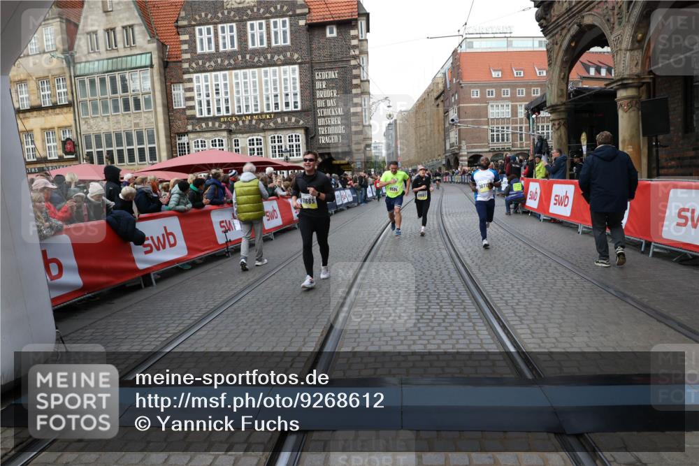 05.10.2025 - 20. swb-Marathon Bremen Yannick Fuchs http://msf.ph/oto/9268612 05.10.2025 10:52:28 Ziel 9584, 9955, 9987, 10038, 10507, 10719, 10900, 10927, 10942, 11128, 11458, 11491, 11665 meine-sportfotos.de
