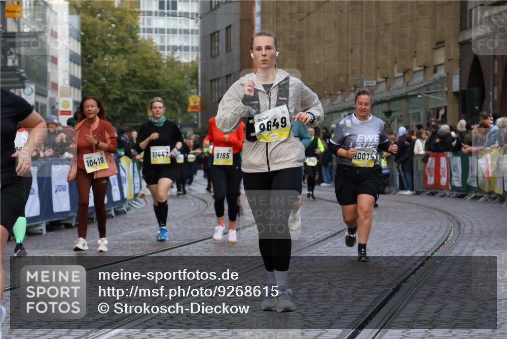 05.10.2025 - 20. swb-Marathon Bremen Strokosch-Dieckow http://msf.ph/oto/9268615 05.10.2025 11:09:26 Ziel 9002, 9185, 9493, 9649, 9945, 10074, 10214, 10419, 10865, 11037, 11218, 11447, 11614 meine-sportfotos.de