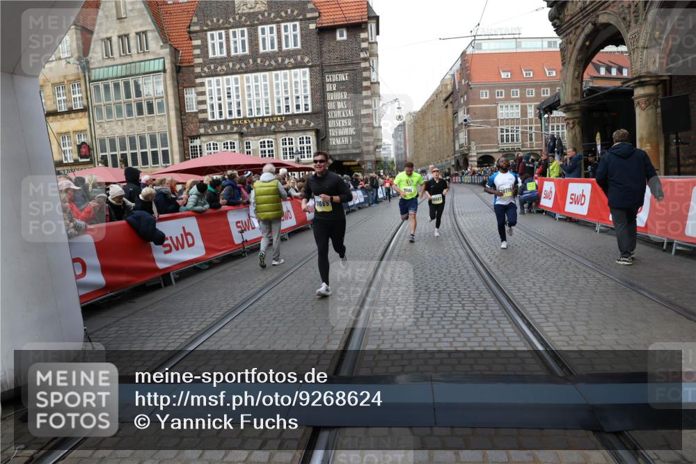 05.10.2025 - 20. swb-Marathon Bremen Yannick Fuchs http://msf.ph/oto/9268624 05.10.2025 10:52:28 Ziel 9584, 9955, 9987, 10038, 10507, 10719, 10900, 10927, 10942, 11128, 11458, 11491, 11665 meine-sportfotos.de