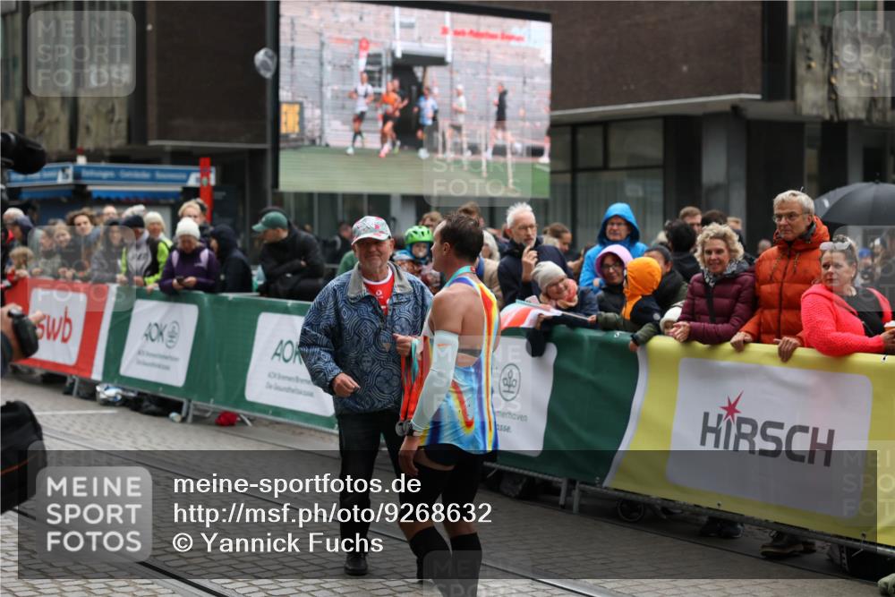 05.10.2025 - 20. swb-Marathon Bremen Yannick Fuchs http://msf.ph/oto/9268632 05.10.2025 12:13:02 Ziel  meine-sportfotos.de