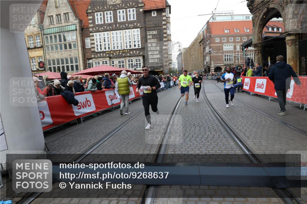 05.10.2025 - 20. swb-Marathon Bremen Yannick Fuchs http://msf.ph/oto/9268637 05.10.2025 10:52:28 Ziel 9584, 9955, 9987, 10038, 10507, 10719, 10900, 10927, 10942, 11128, 11458, 11491, 11665 meine-sportfotos.de